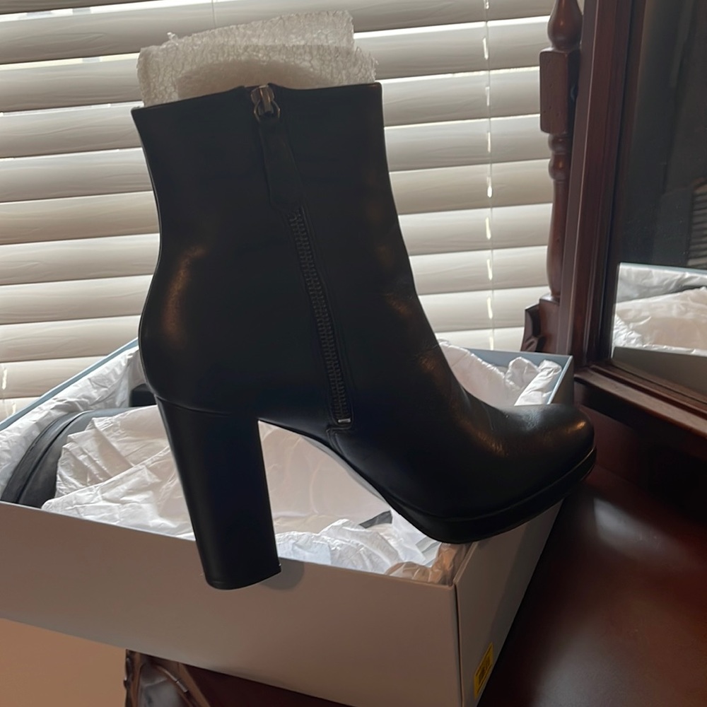 4 inch heel, Antonio Melani, Amelia style black bootie boots. NEVER WORN